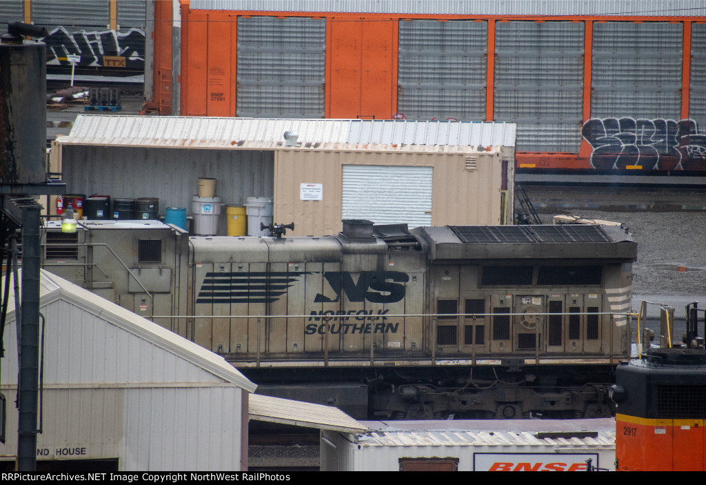 NS 4001 Side view